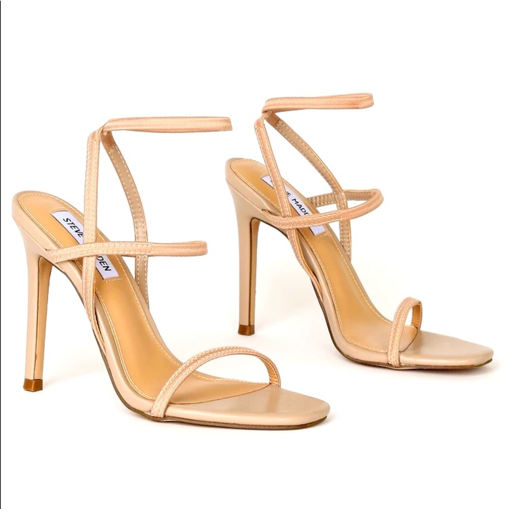 NWOT Steve Madden Strap nude Sandal